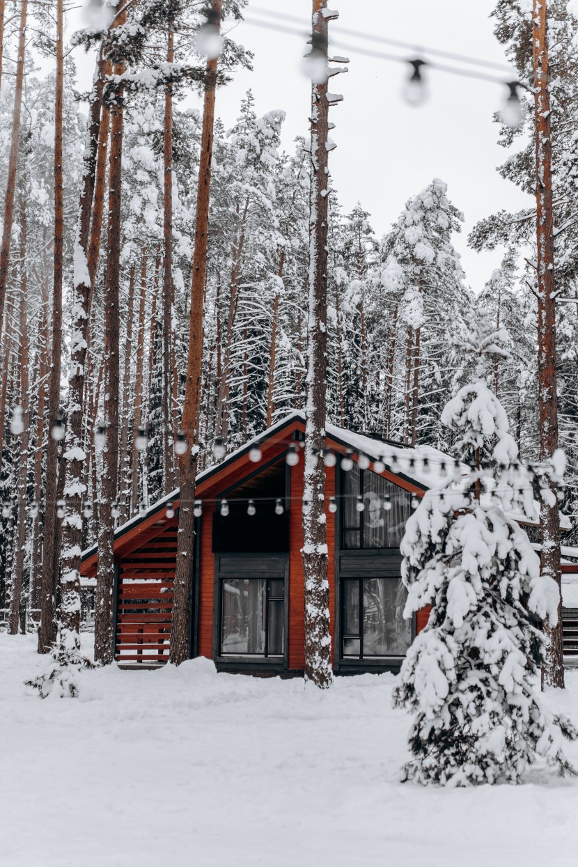 冬季的山中小屋图片