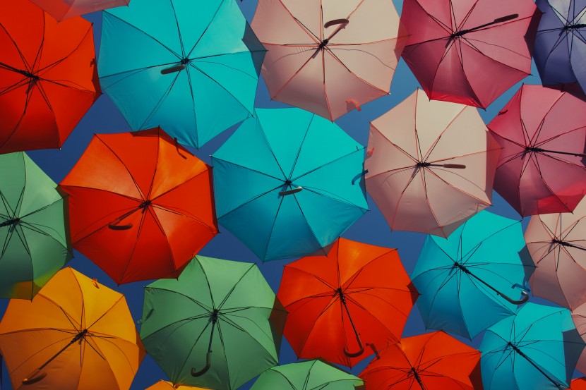 葡萄牙阿格达漂浮雨伞街图片