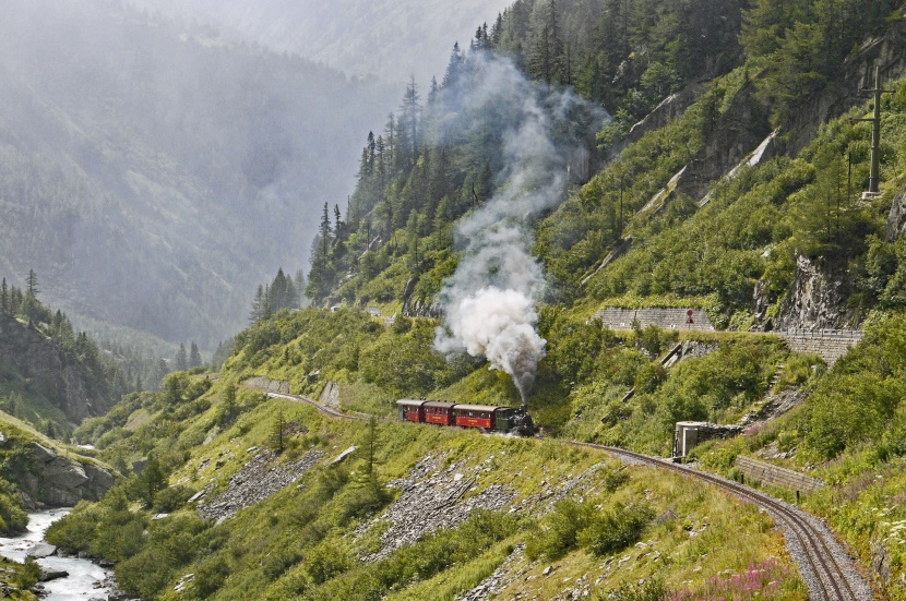 瑞士齿轨登山列车图片