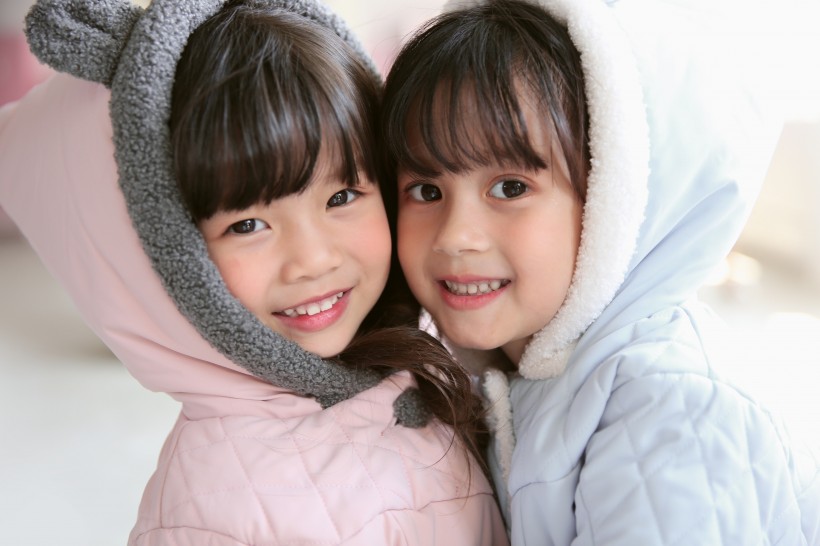 快乐的小女孩图片