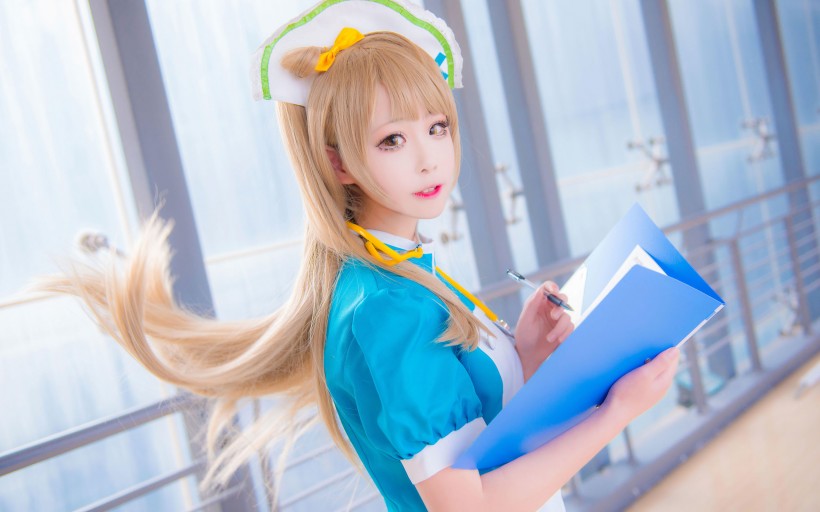 可爱美女cos南小鸟护士装图片