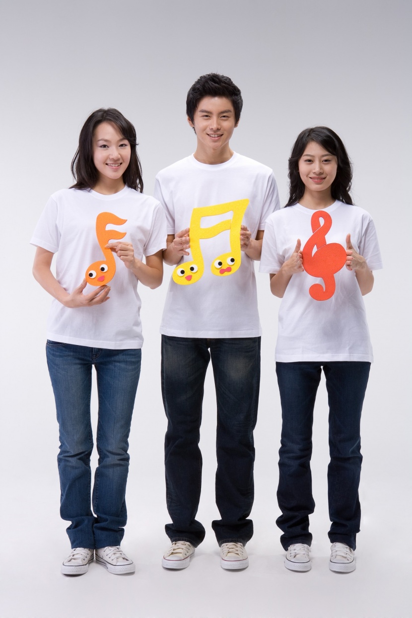 年轻人pose图片