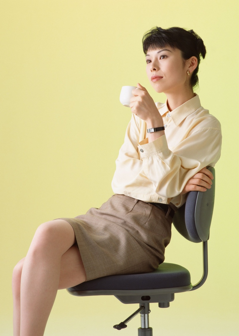 工作中的女性图片