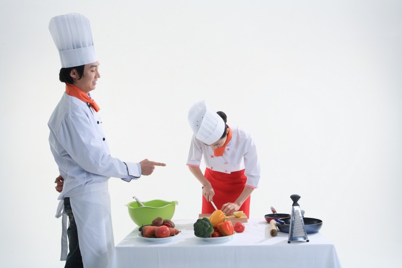 厨师烹饪情景图片