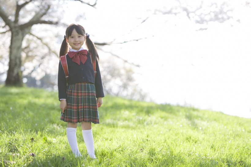 小学生放学的路上图片