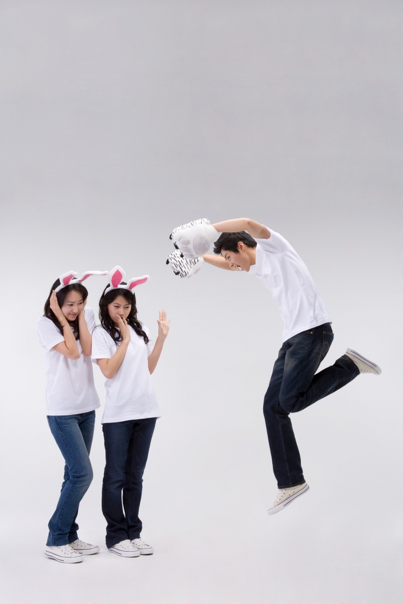 年轻人pose图片
