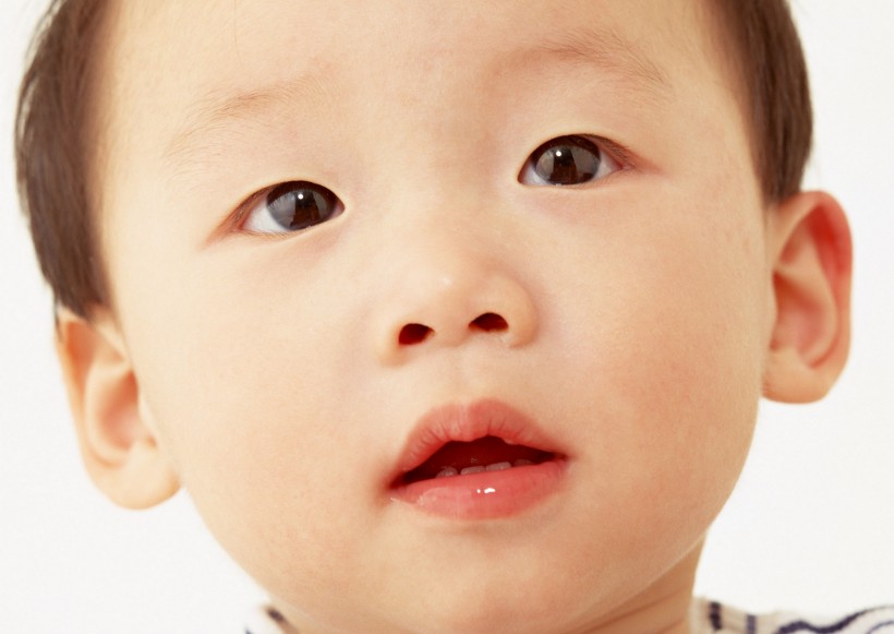 婴幼儿脸部表情特写图片