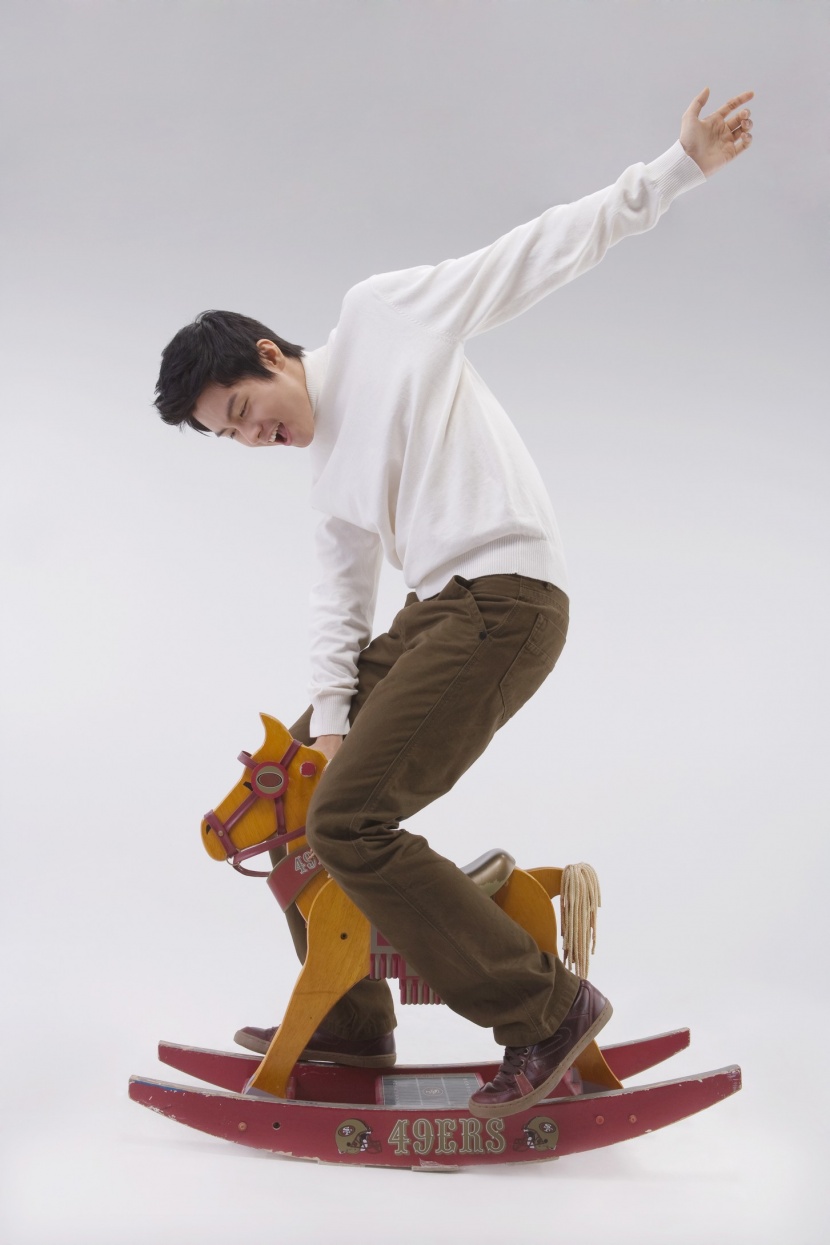 年轻人pose图片