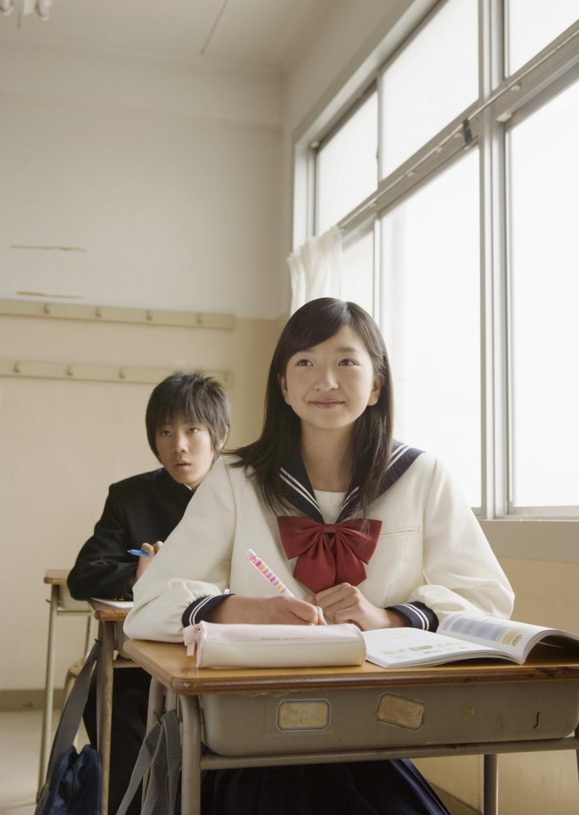 青涩初中女学生