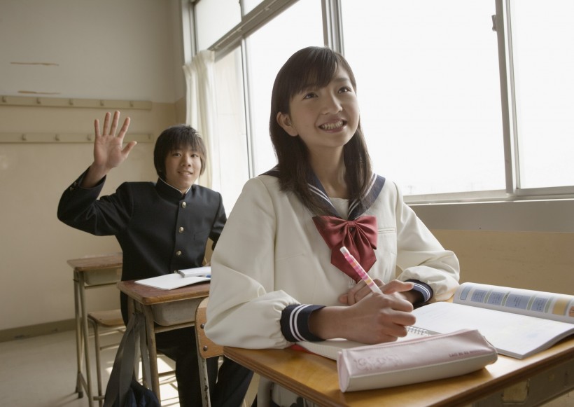 青涩初中女学生