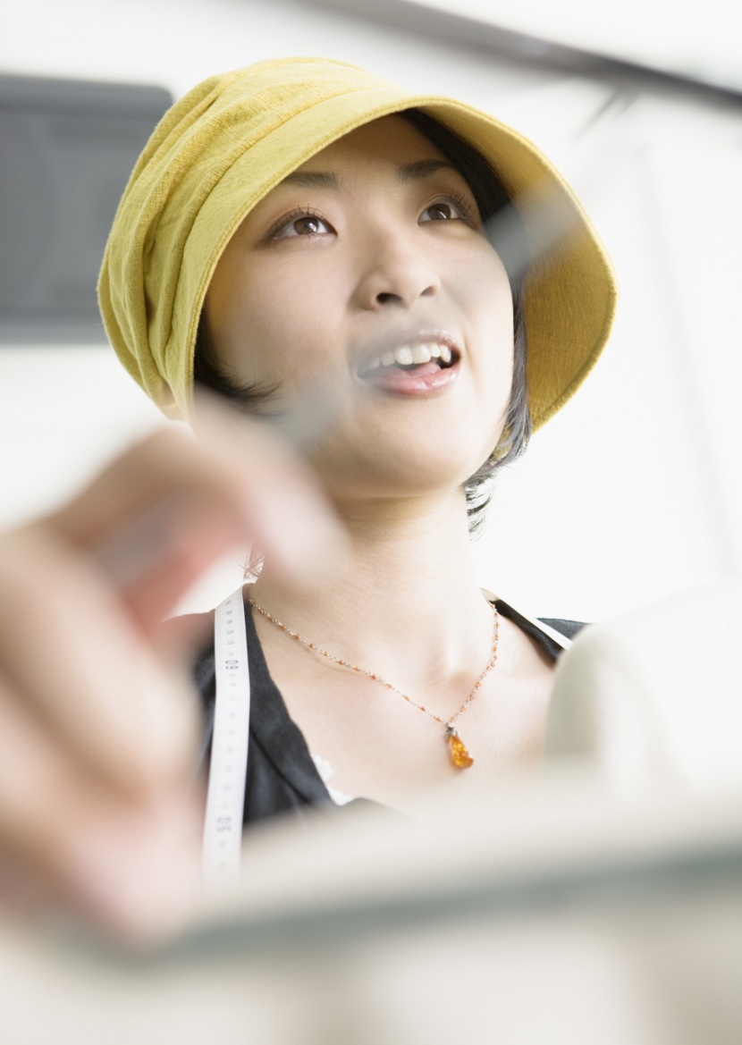 工作中的女性图片