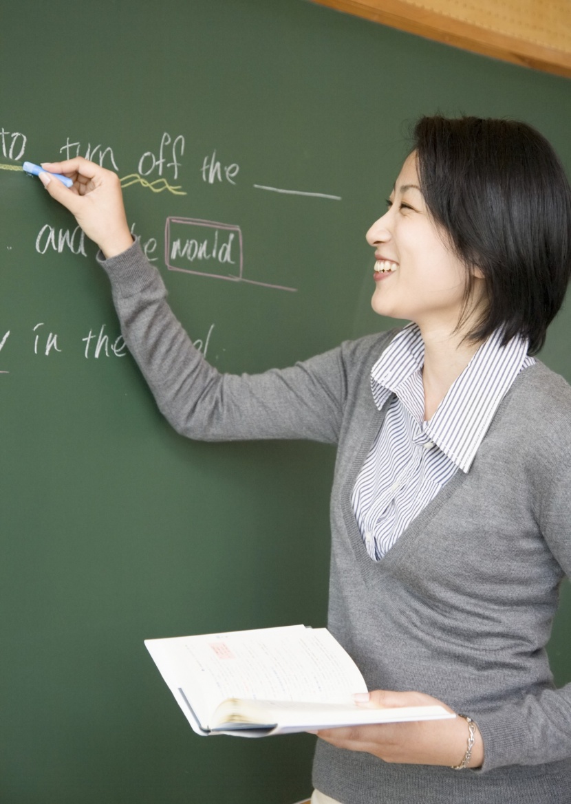 工作中的女性图片