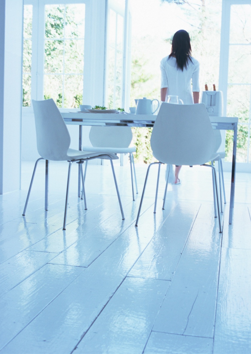 厨房里的女人图片