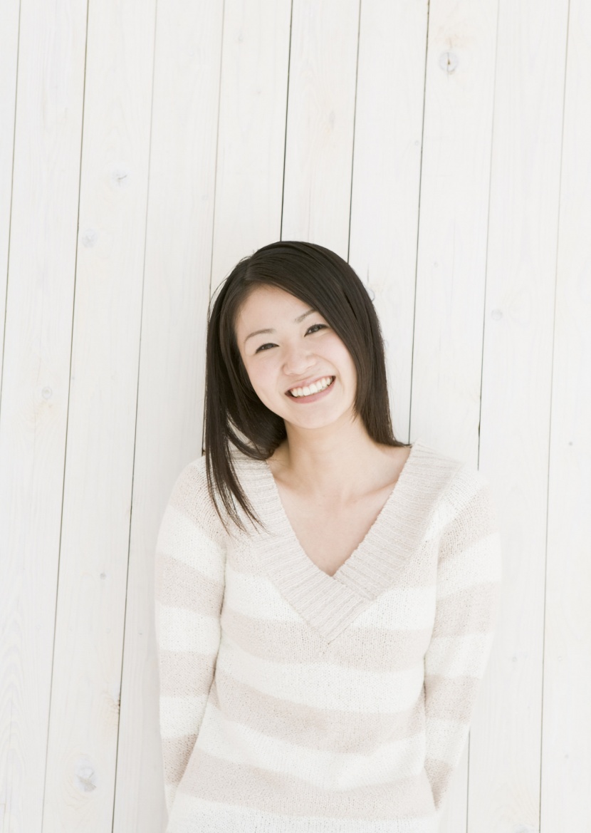 女孩灿烂的笑容图片