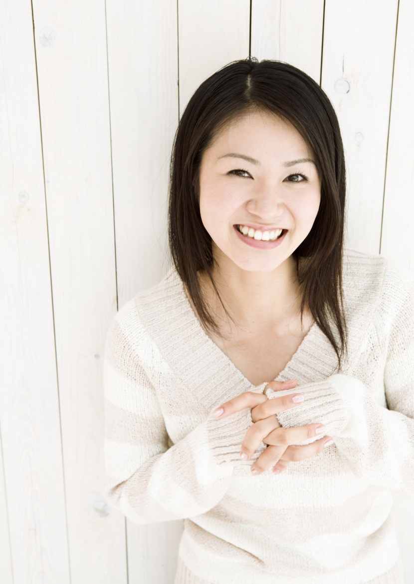 女孩灿烂的笑容图片