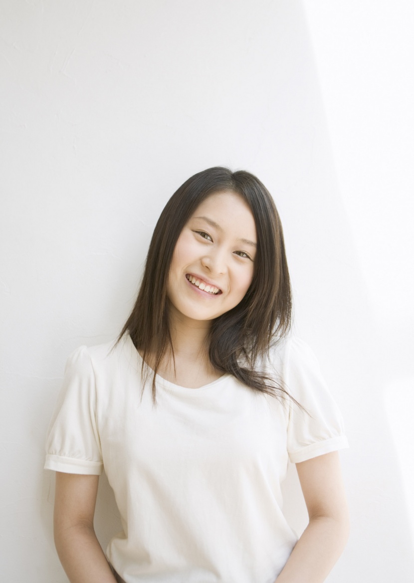 女孩灿烂的笑容图片
