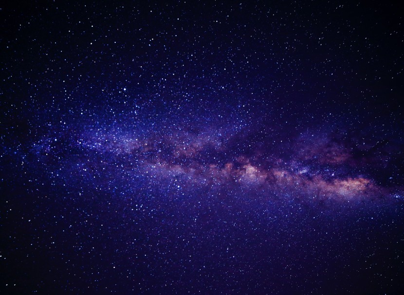黑色夜幕下闪闪的银河星空风景图片(17张)