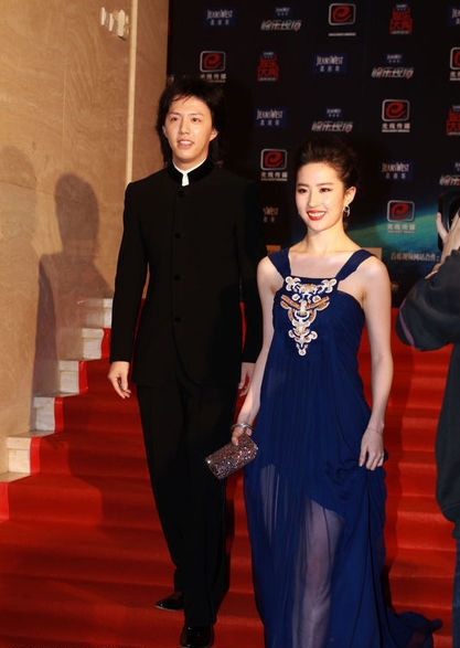 众星云集“娱乐大典” 李宇春变鹦鹉林心如露美背第13页