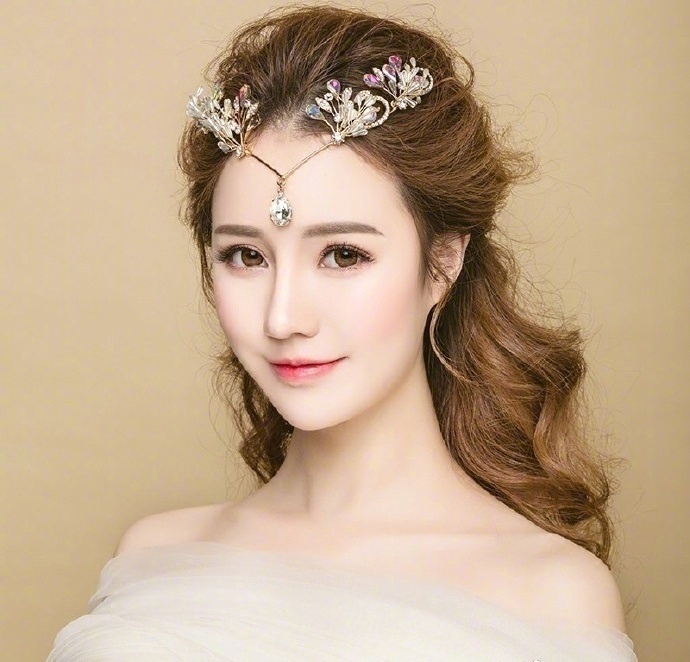 美美哒气质型的新娘发型图片参考
