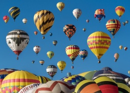 遨游天空的热气球图片(13张)