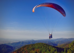 自由自在的滑翔伞运动图片(16张)