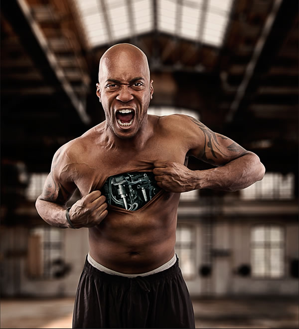 合成一个撕开胸膛的人身机器人