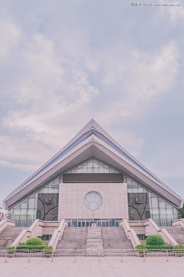 Photoshop调出粉嫩甜美的外景建筑照片,PS教程,PS家园网