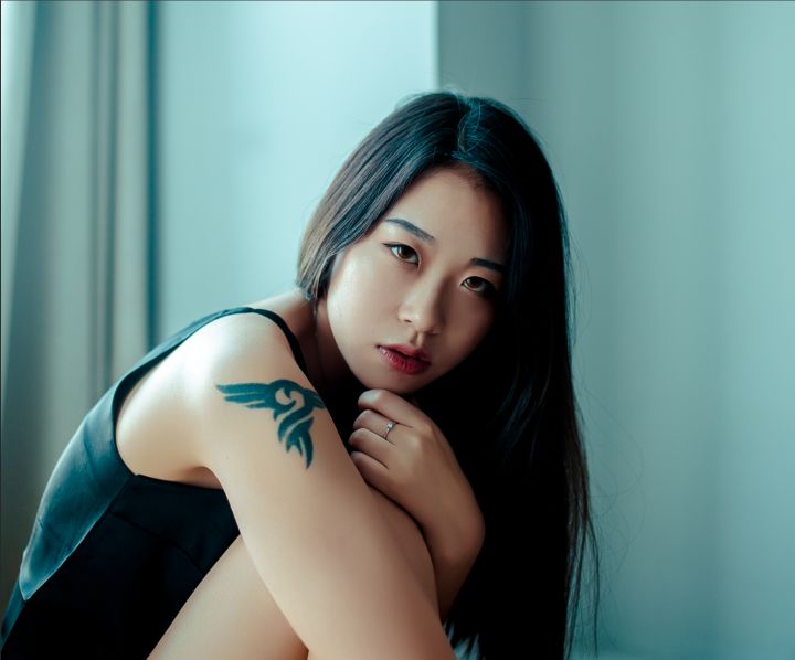Photoshop调出室内人像惊艳冷色效果,PS教程,PS家园网