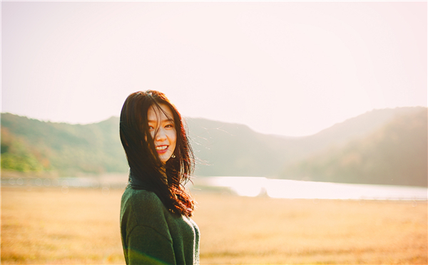 Photoshop结合LR调出外景人像唯美暖色效果,PS教程,PS家园网