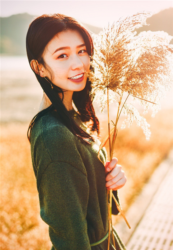 Photoshop结合LR调出外景人像唯美暖色效果,PS教程,PS家园网