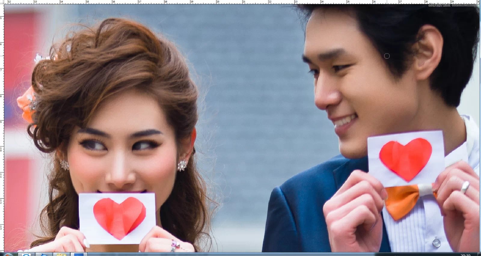 Photoshop调出婚纱照片韩式小清新效果图,PS教程,PS家园网