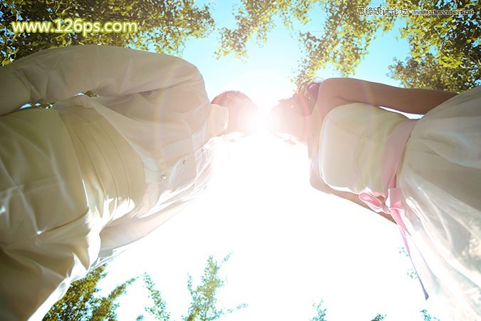 Photoshop给外景婚片添加唯美的逆光效果图