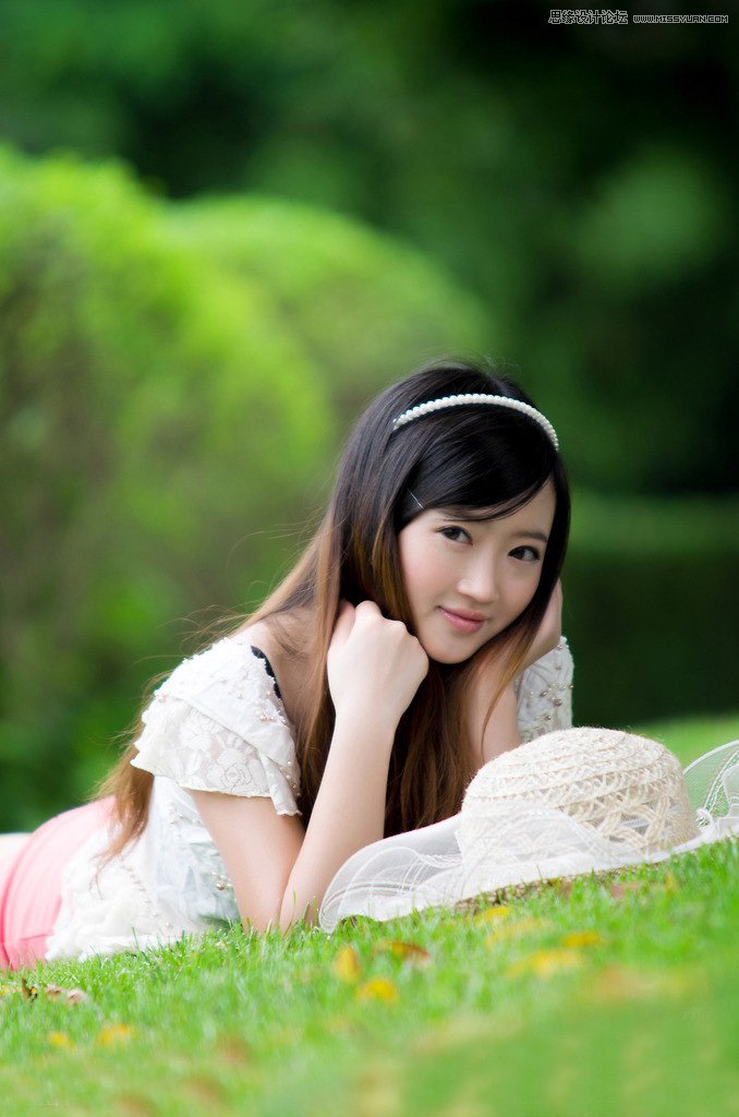 Photoshop调出草地女孩唯美紫色调