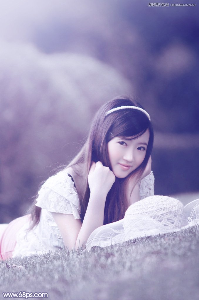 Photoshop调出草地女孩唯美紫色调