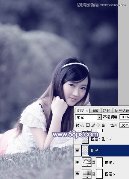 Photoshop调出草地女孩唯美紫色调