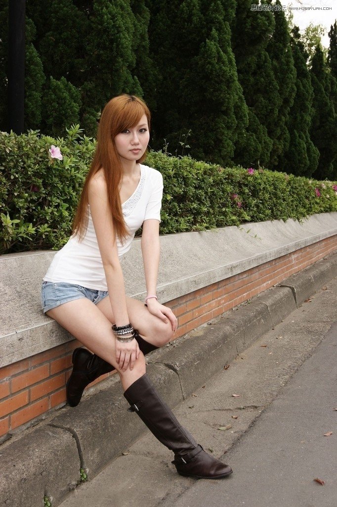 Photoshop给街边美女照片添加逆光效果