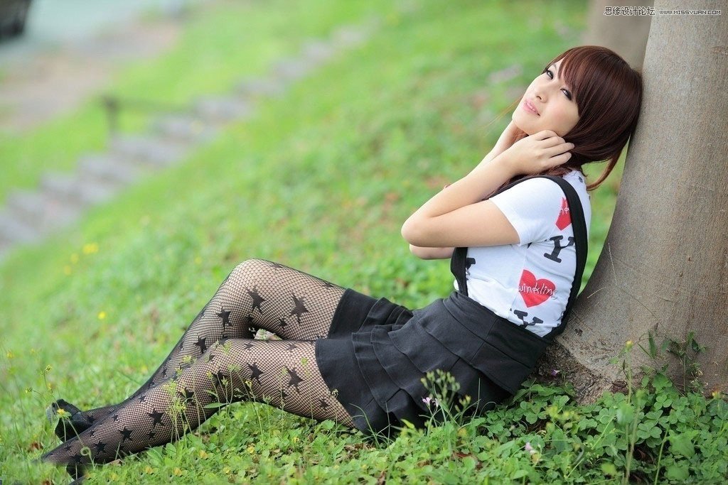 Photoshop调出树下女孩唯美的淡黄色调