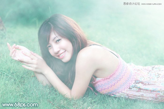 Photoshop调出草地美女优美的淡绿色调