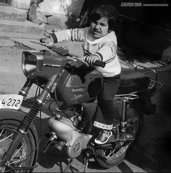 Photoshop修复严重损毁的老照片