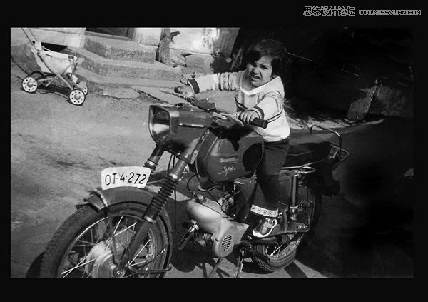 Photoshop修复严重损毁的老照片