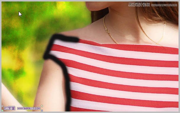 Photoshop合成在和蝴蝶交流的美女仙子