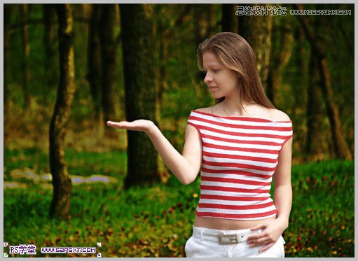 Photoshop合成在和蝴蝶交流的美女仙子