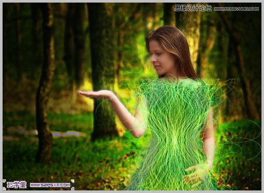 Photoshop合成在和蝴蝶交流的美女仙子