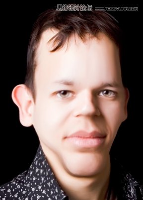 Photoshop巧用液化工具制作人物漫画效果