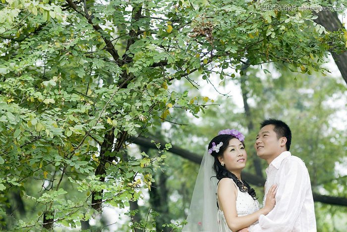 Photoshop调出林下婚片秋季金黄色调
