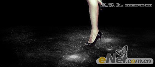 Photoshop绘制炫彩光线背景的美女海报