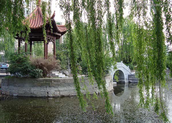 Photoshop抠图教程：使用通道给婚纱照片抠图
