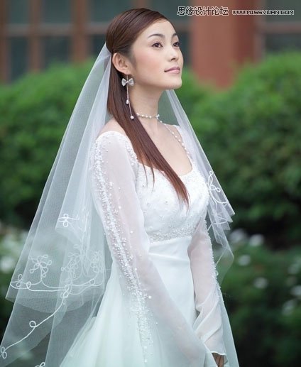 Photoshop抠图教程：使用通道给婚纱照片抠图