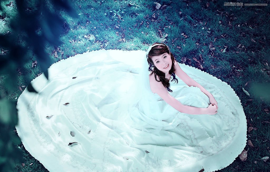 Photoshop调出草地美女梦幻蓝色调