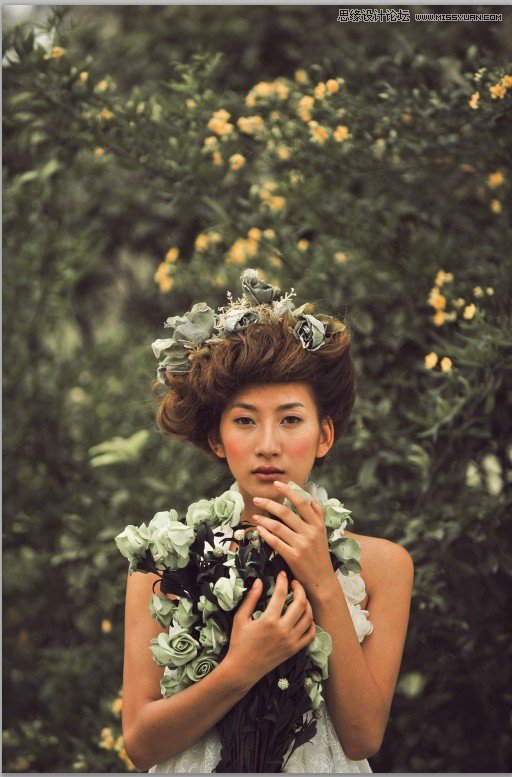 Photoshop调出外景美女漂亮的复古色调